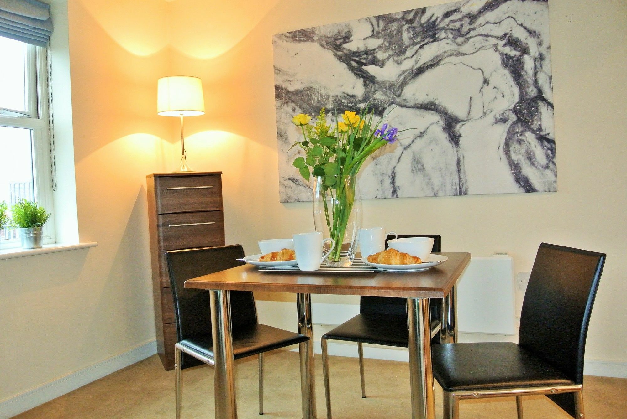 Oyo Approved Serviced Apartments Steam Mill Τσέστερ Εξωτερικό φωτογραφία